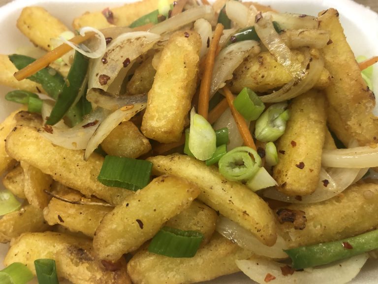 A portion of salt & chilli chips in a serving tray.
