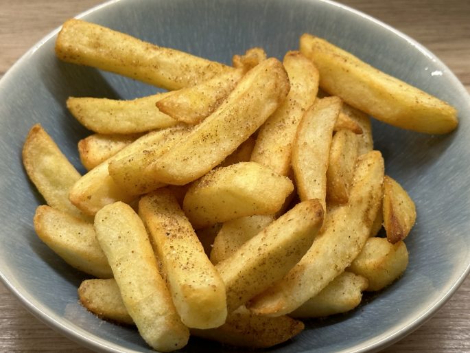 Salt & Pepper Chips (Chinese Takeaway Style) Dry style salt & pepper chips (Chinese takeaway style) in a serving bowl.